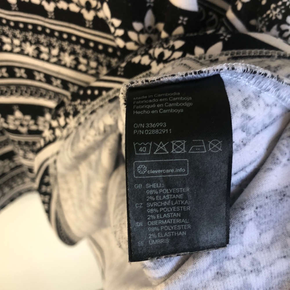 H&M Black and White Printed Skater Midi Dress! - Picture 6 of 6